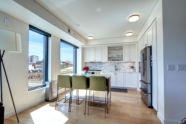 Building Photo - Welcome to the Coloradoan!! Luxury Hi-Rise...