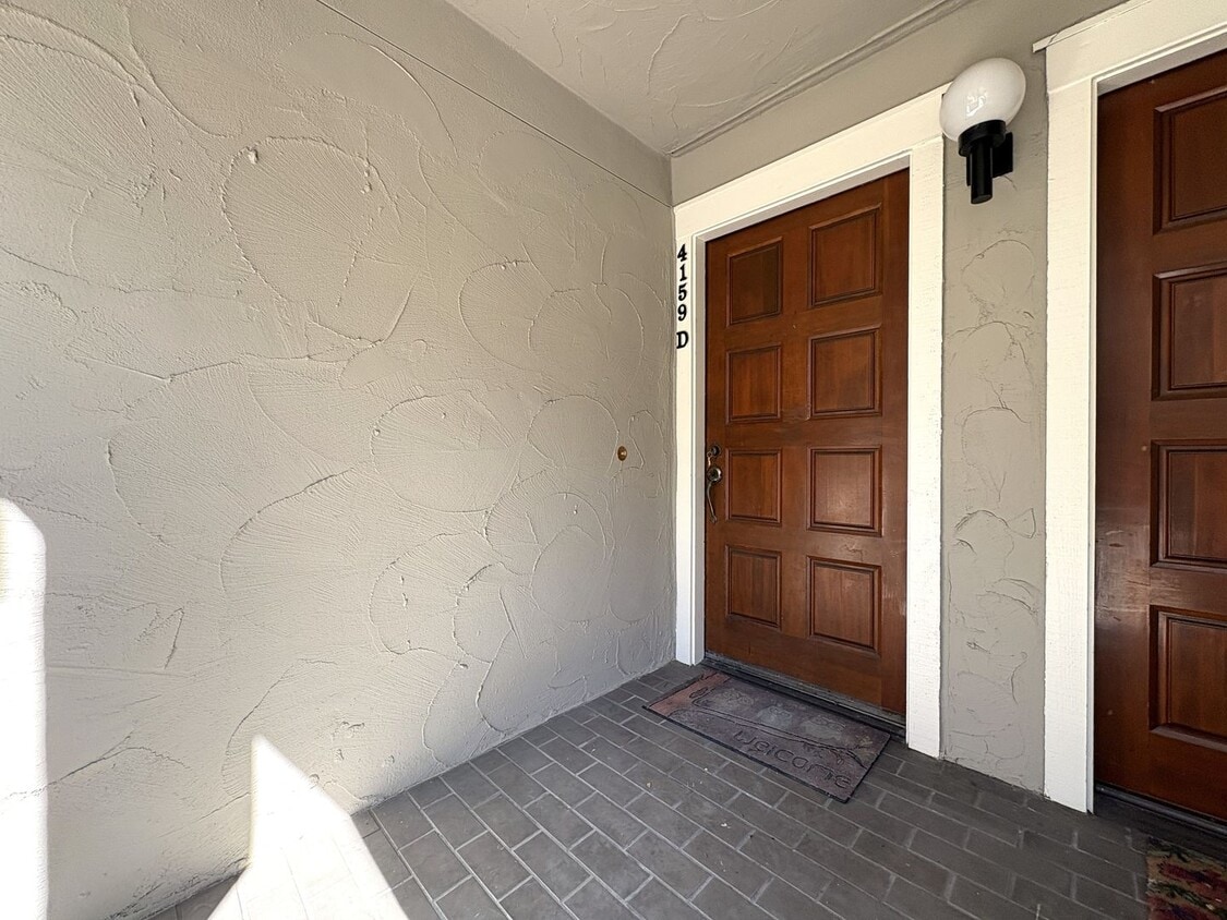 Primary Photo - Newly Renovated 2BR/2BA First-Floor Condo ...