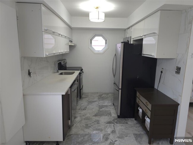 Building Photo - 6715 Polk St