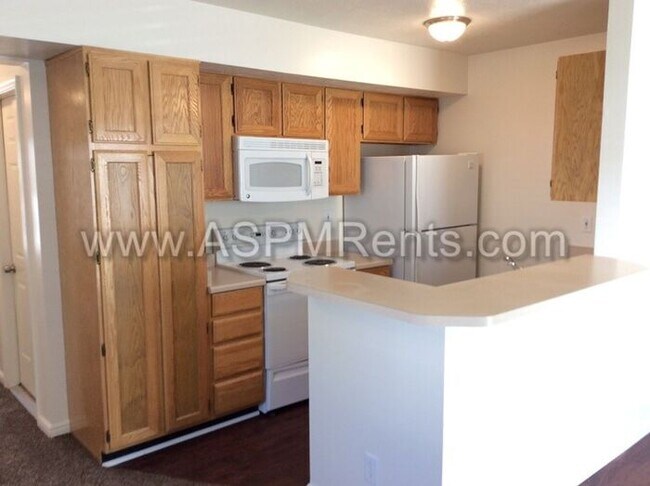 Foto del edificio - W Jordan Nice 3 Bed 2 Bath Townhome with pool
