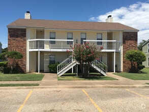 Building Photo - 4209 Lakeshore Villa Dr