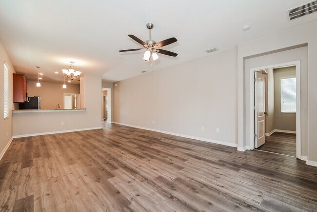 Foto del edificio - 6841 Goldflower Ave