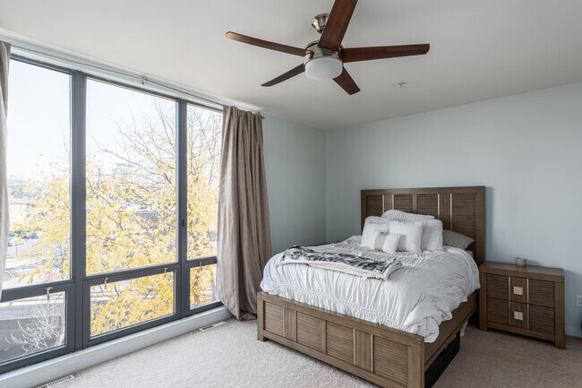 Foto del edificio - 325 Mill Reserve Dr