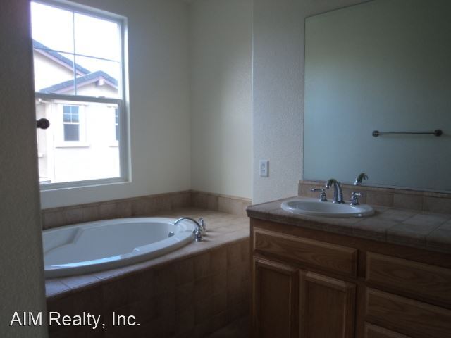 Foto del edificio - 3 br, 2.5 bath House - 27 CRYSTALWOOD CIRCLE