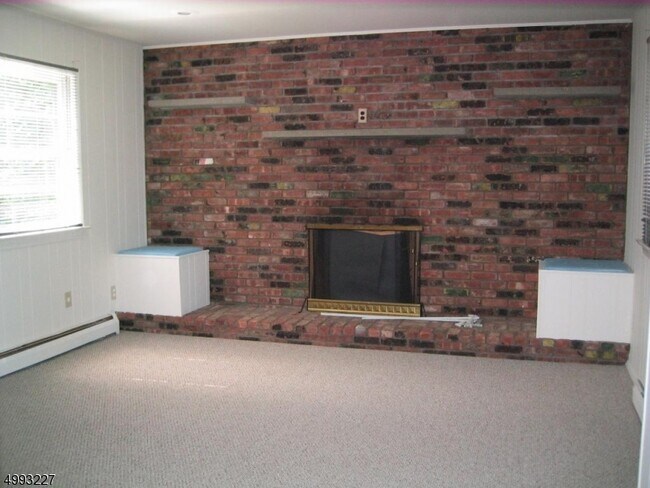 Building Photo - 706 Castleman Dr