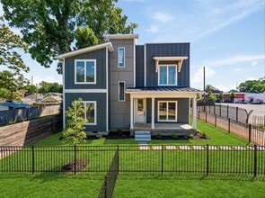 Building Photo - 1802 10th Ave N