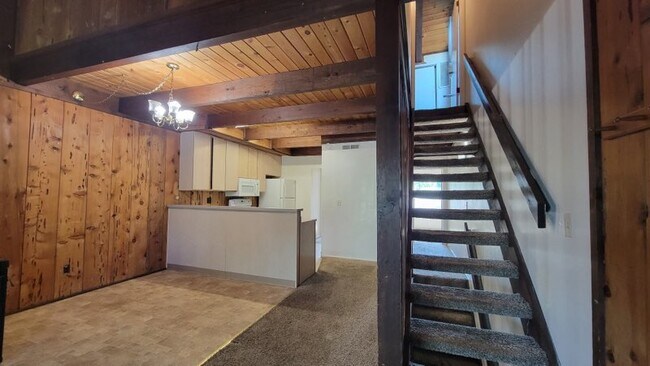 Área de comedor - 162 Aynes Ct