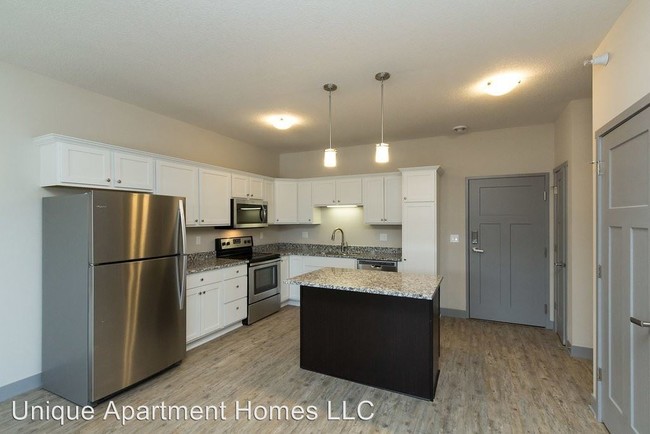 Building Photo - 2 br, 2 bath Apartment - 2110 Cottonwood Rd.