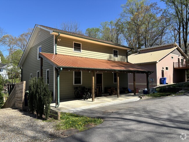 Building Photo - 13 Ruslan Dr