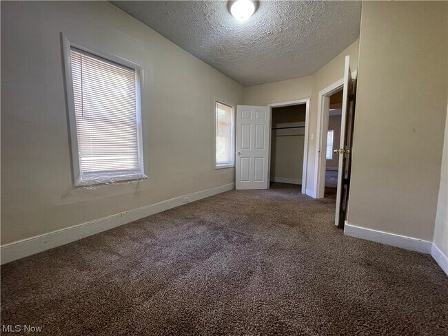 Building Photo - 366 Buckingham St