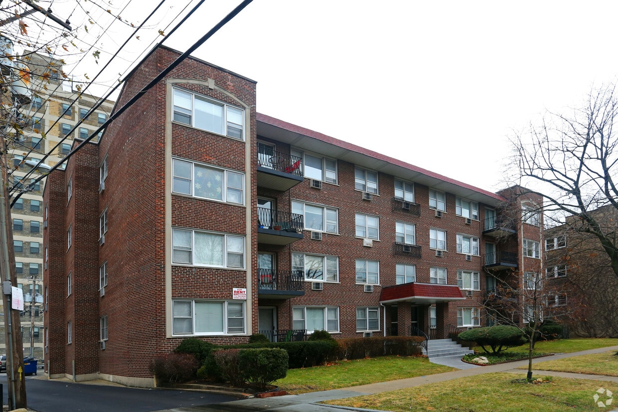 Primary Photo - 1240 W Jarvis Ave