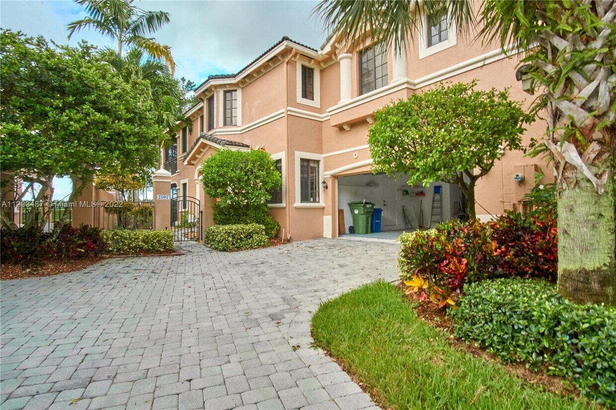 2707 Center Ct Dr Unit 115, Weston, FL 33332 Condo for Rent in