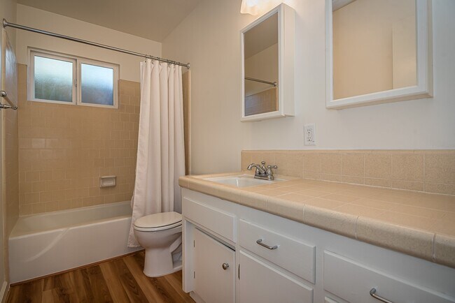 Building Photo - Charming 2 bedroom home in Cuesta by the sea