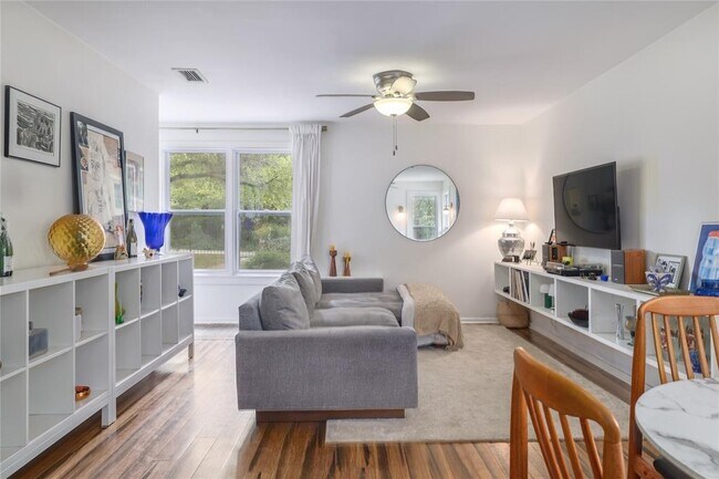 Foto del edificio - 3306 Enfield Rd