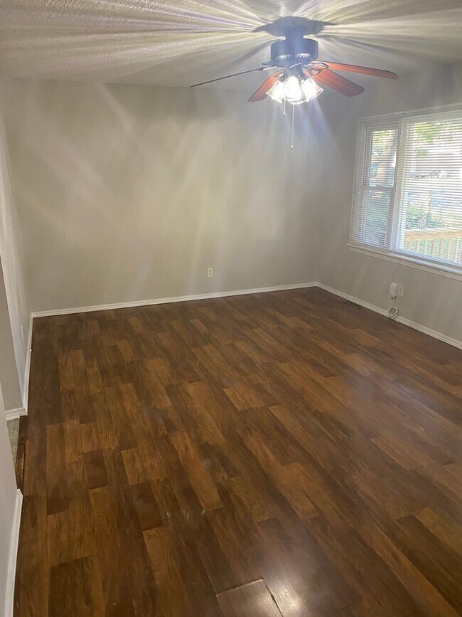Building Photo - 3-Bedroom Home in a Quiet Neighborhood!
