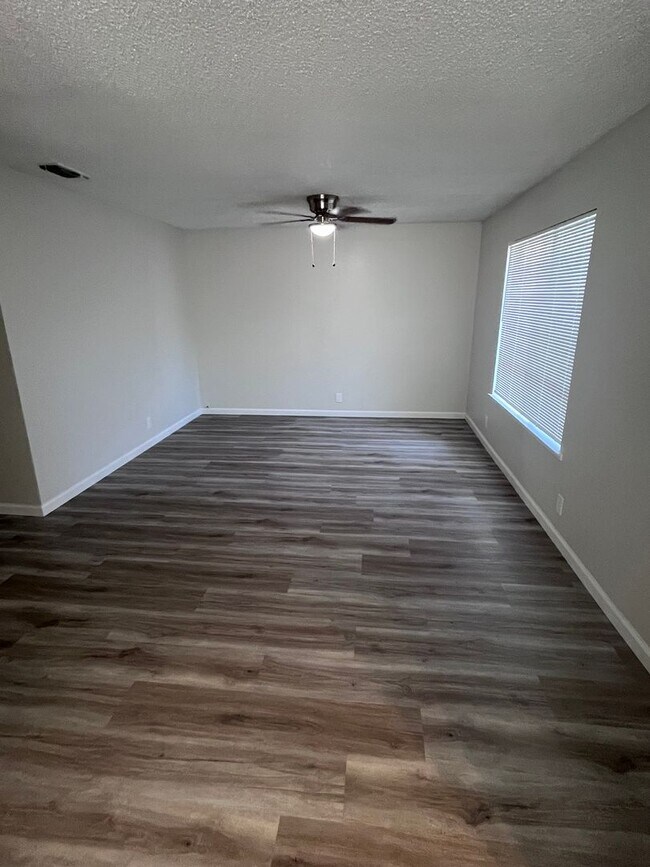 Foto del edificio - NICE UPDATED HOME IN CITRUS HEIGHTS!!