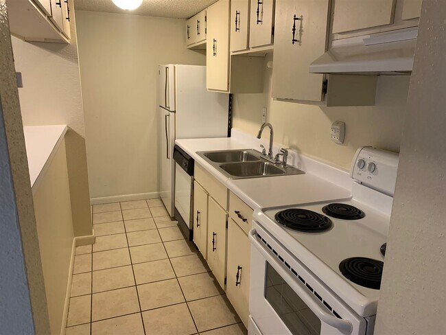 Building Photo - 6761 Meadow Oak Pl