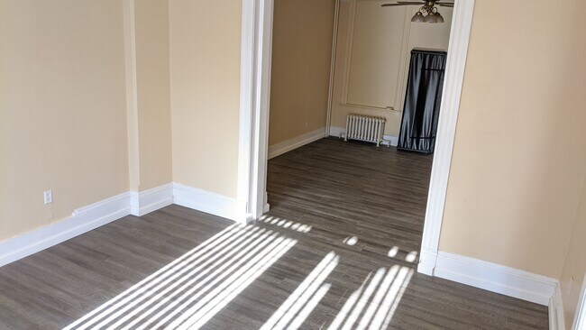 Building Photo - 624 Cherokee St