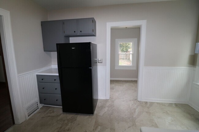 Foto del edificio - 4287 Rocky River Dr