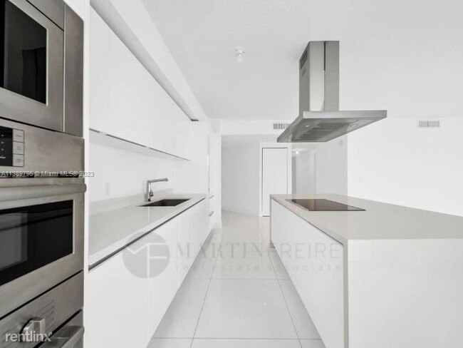 Foto del edificio - 3 br, 3.5 bath Condo - 300 Sunny Isles Blv...