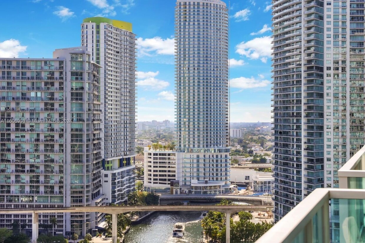 Photo - 41 SE 5th St (Miami, FL)