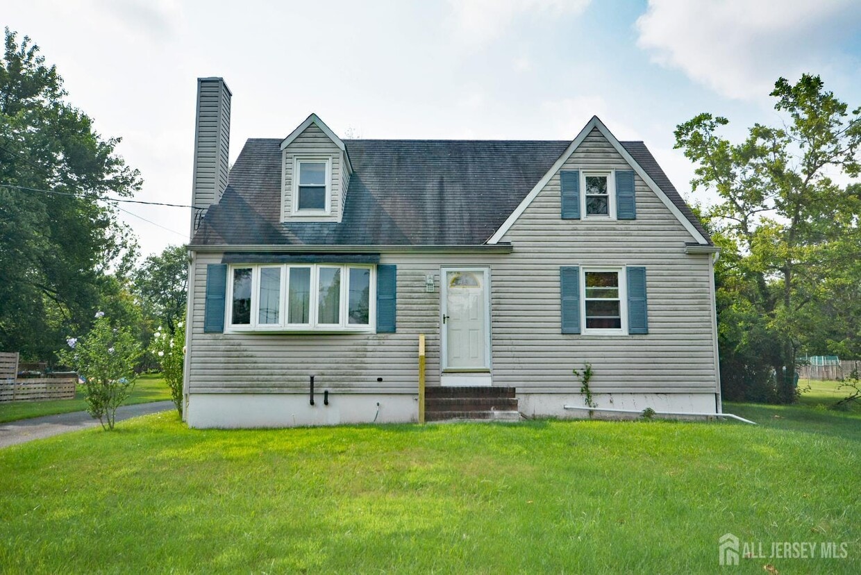 Primary Photo - 355 Metlars Ln