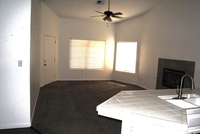 Foto del edificio - 5315 Clover Mountain St