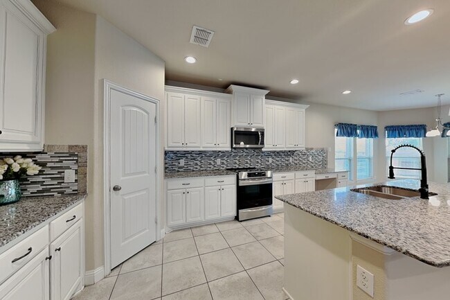 Building Photo - 7417 Rose Crest Blvd