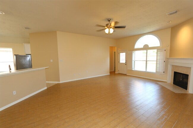 Building Photo - 1611 Maryvale Dr