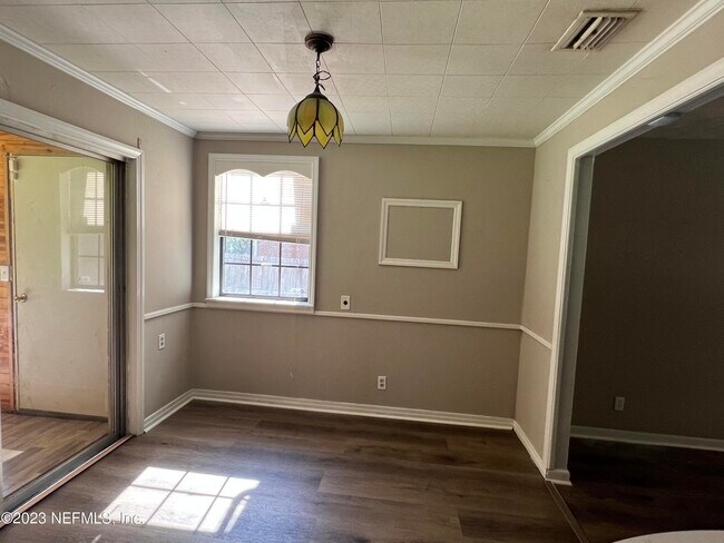 Building Photo - 5216 Quan Dr