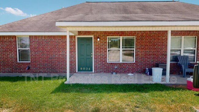 Foto del edificio - 9904 Risky's Ranch Dr