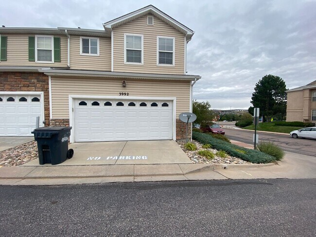 Building Photo - 2 Story Townhome GORGEOUS and ready!!!!!
