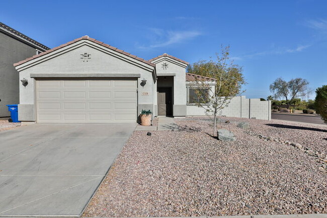 Building Photo - Signal Family Home on corner lot!