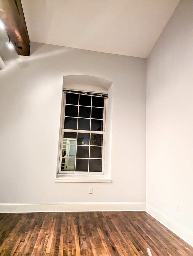 Foto del edificio - 410 Shurs Ln