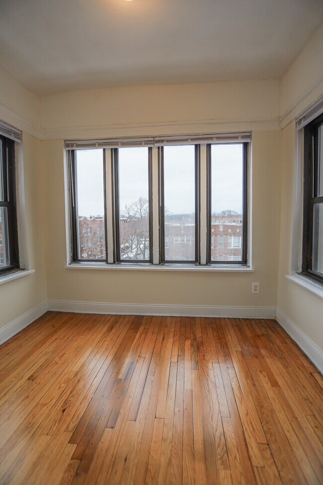 Foto del edificio - 7455 Greenview