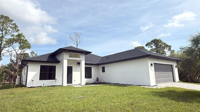 Building Photo - 241 Pembroke Dr