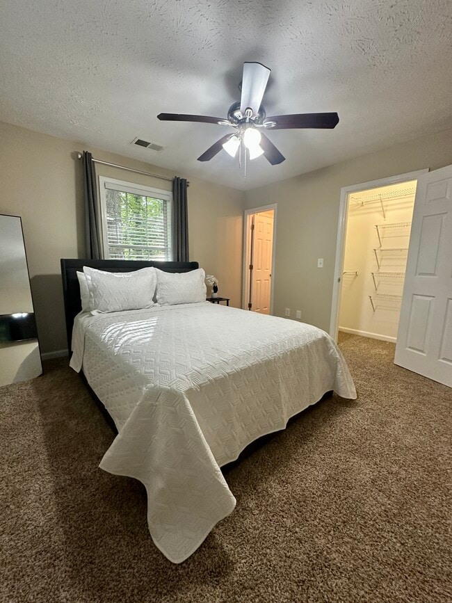 Building Photo - 6630 Leisure Trl