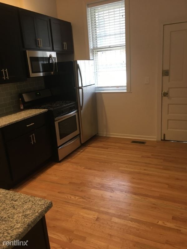 Primary Photo - 2222 N Kenmore Ave