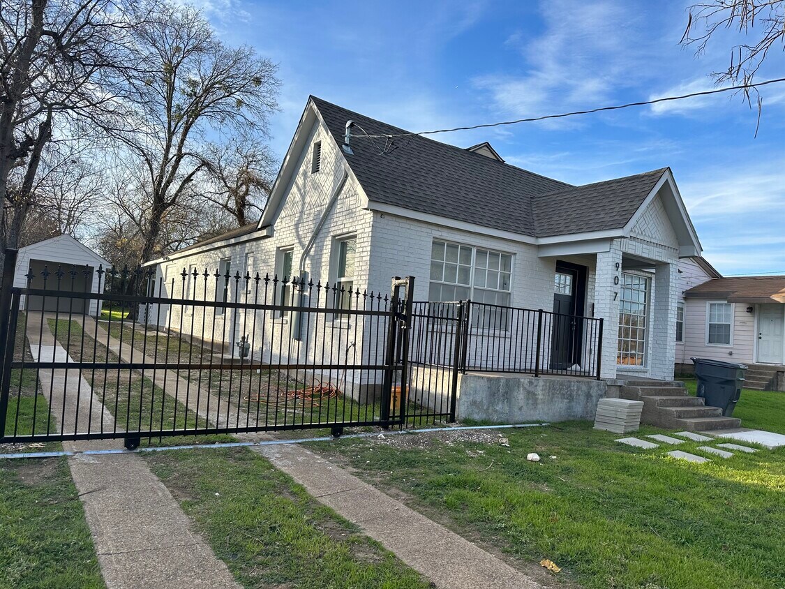 Primary Photo - 907 S Ravinia Dr