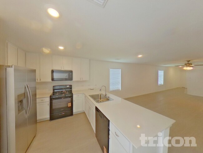 Building Photo - 819 Ponderosa Ln