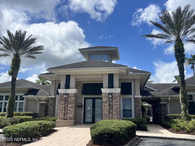 Foto del edificio - 7990 Baymeadows Cir E
