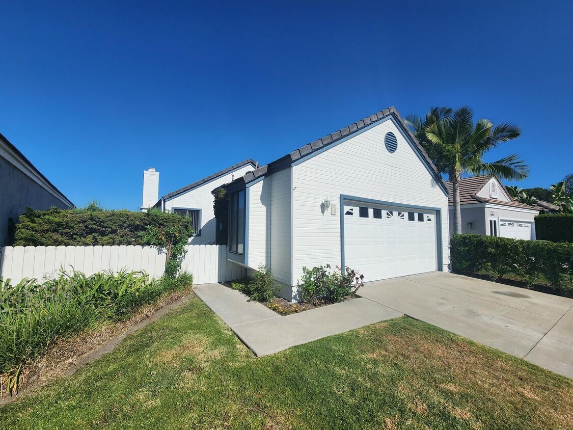 Primary Photo - Sunset View! 3 Bedroom 2 Bath Home,