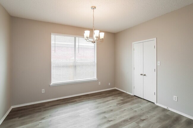Foto del edificio - 7213 Park Creek Cir W