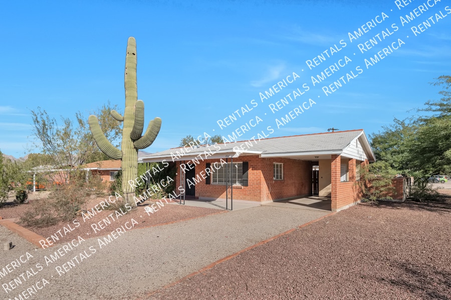 Primary Photo - 2606 N Tyndall Ave