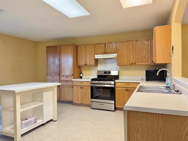 Building Photo - 1601 Lloydminister Way