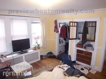Foto del edificio - 3 br, 1 bath Apartment - 98 Colborne Rd # 1NL