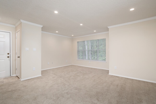 Building Photo - Dunwoody Ridge