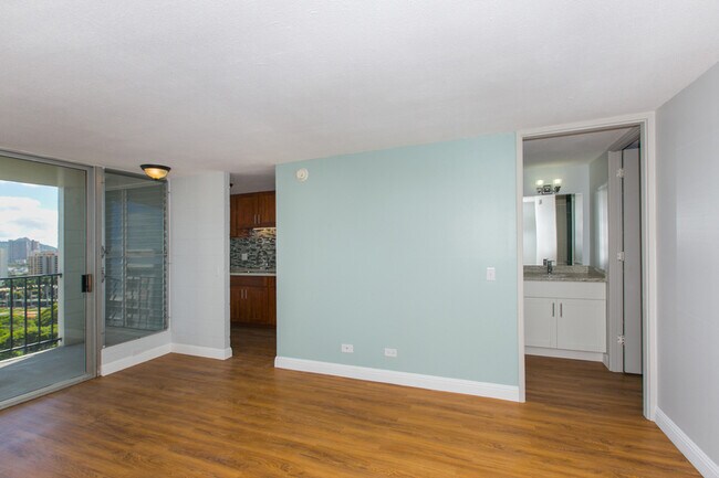 Building Photo - 1541 Dominis St