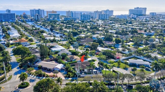 Building Photo - 2601 NE 8th Ct