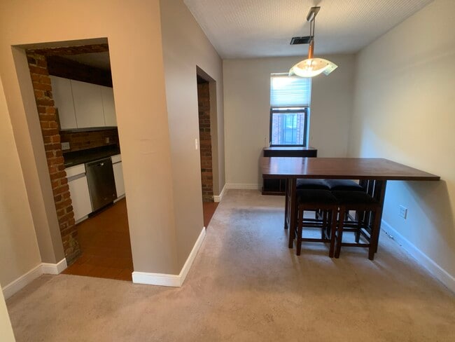 Building Photo - 110 Riverway